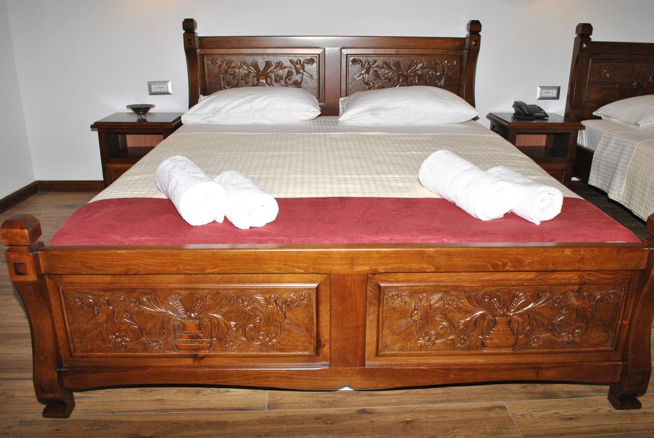 Hotel Kastro จีโรคาสเตอร์ ภายนอก รูปภาพ
